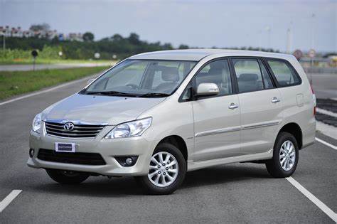 online Toyota Innova Car taxi booking Service rajkot, hirasar Airport Taxi Services 